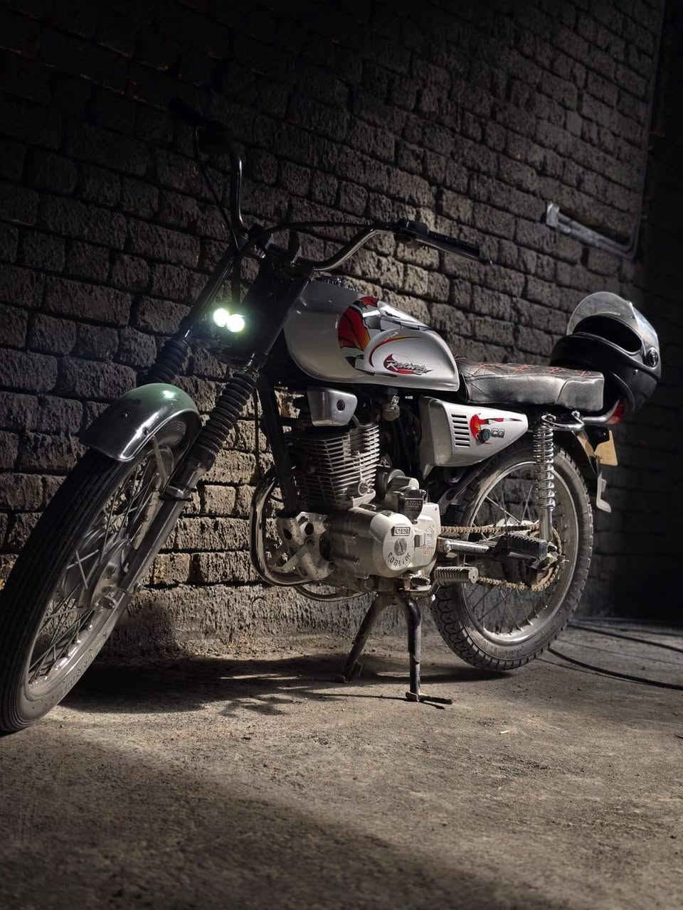 سلام عليكم اخوان دراجه كلك للبيع مثل ما واضح بلصوره وبعد احنه بلواقع دراجه نضيفه السعر 500 وبيه مجال المكان البصره الهارثه وبخدمة الشراي للتواصل
***********
