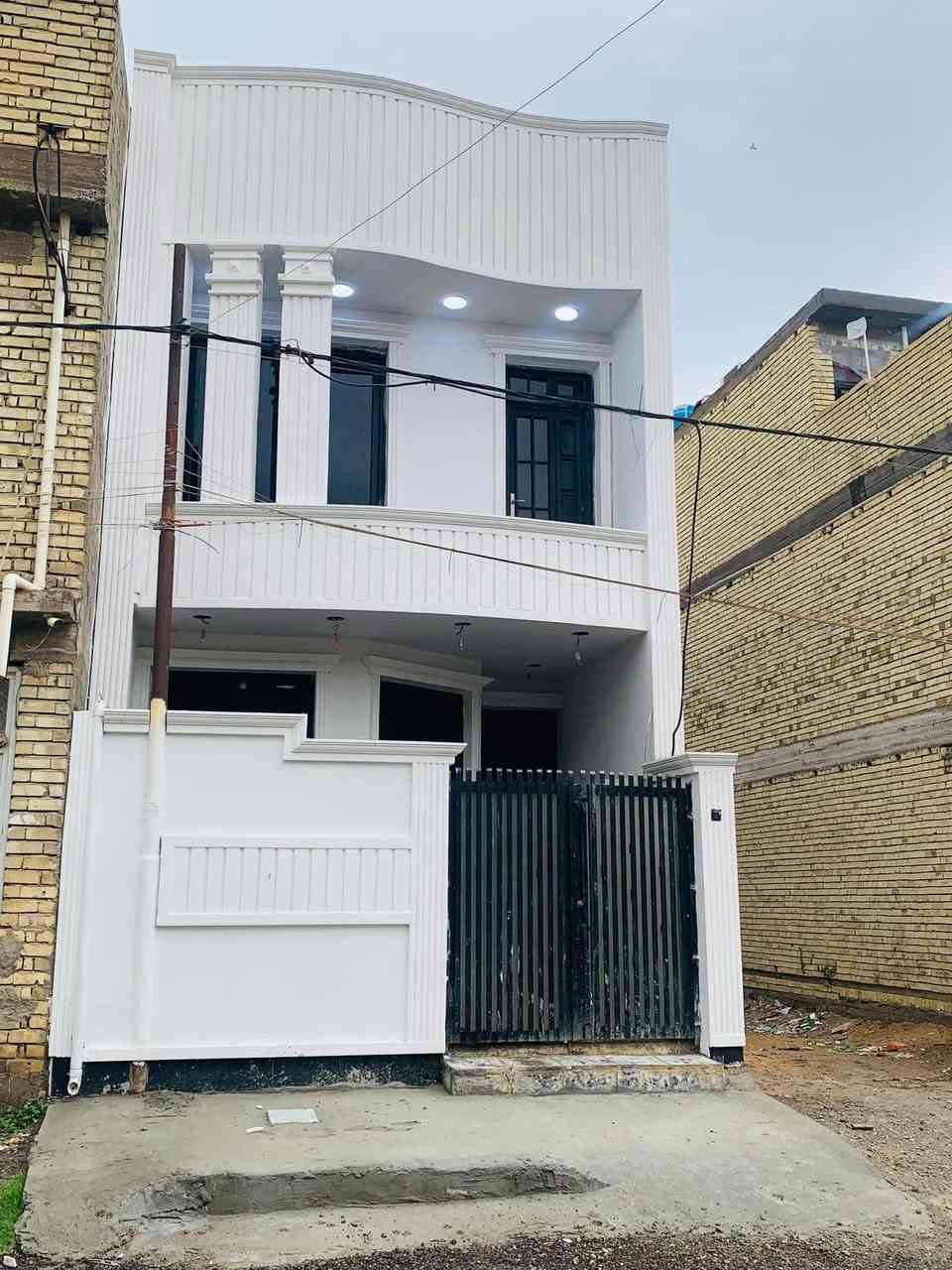دار البيع مساحه 100متر واجهيه 5 نزال 20 تفاصيل البيت 
الدار بعده جديد وحديث ممسكون 🏘️
بي 3غرف 
وصاله 
وحولي 
مطبخ حار بارد 
3حمامات
موقع الدار 
منطقت ام الجدايل 
فرع مدرست البداع 
شارع نافذ 
الستفسار رقم الهاتف (***********)
