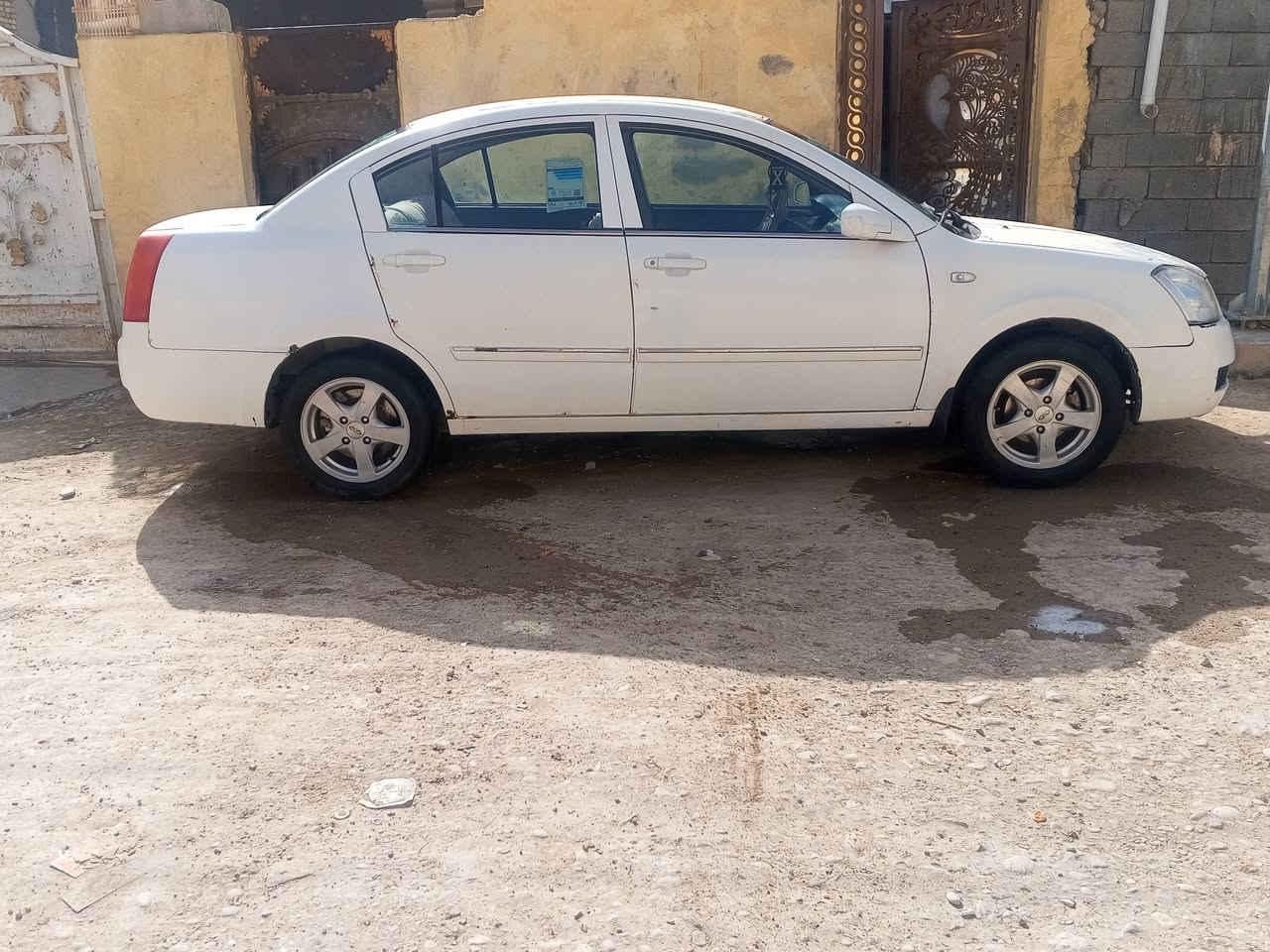 السلام عليكم سياره شيري للبيع موديل 12 مكفوله من الضربه والصبغ سنويه29السعر 40 وبيه مجال العنوان بغداد رقم الهاتف ***********
