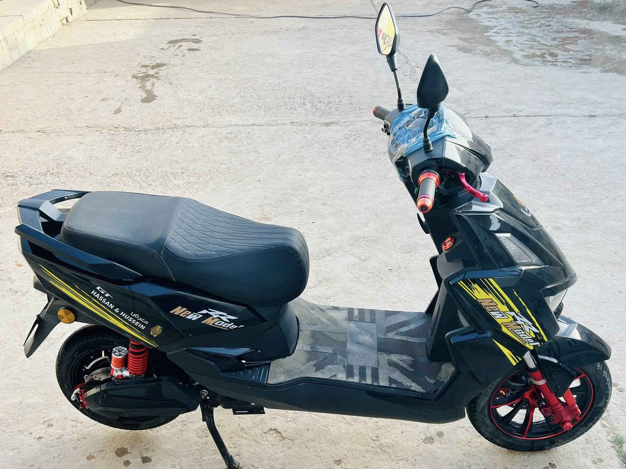 السلام عليكم دراجة سكنس جيتي موديل 2025 نضافة 100% ماشيه شي قليل بلادية ومكفوله من كلشي السعر 850  مكاني بغداد ابو غريب ***********
