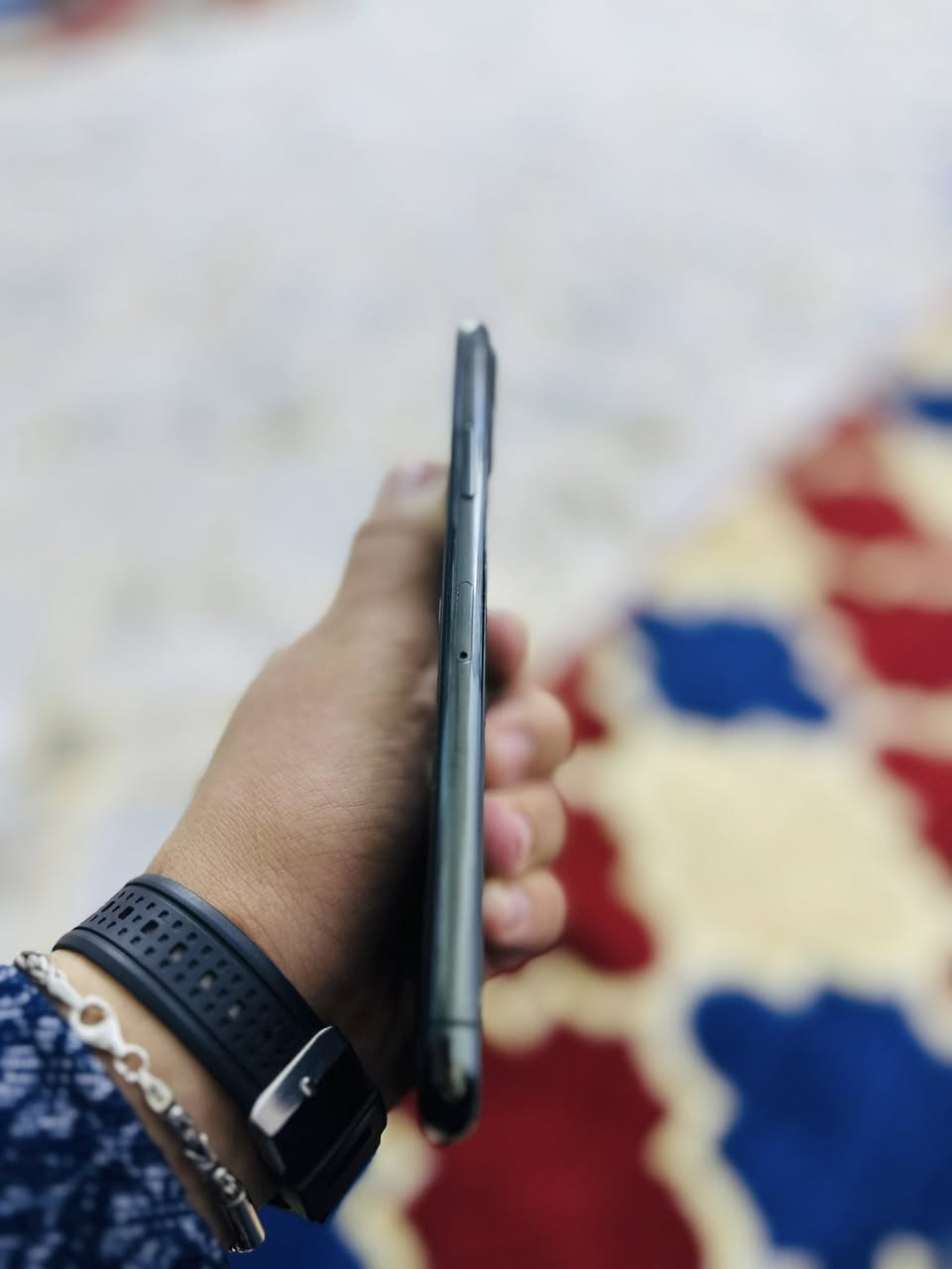 السلام عليكم جهاز أيفون ١١ برو ماكس للبيع نضيف جدا شخط ما بي بطارية ٨٧ بلادي لا مفتوح ولا مصلح ذاكرة ٢٥٦ السعر ٤٠٠ وبي مجال بسيط العنوان بغداد الرشاد الرقم ***********
