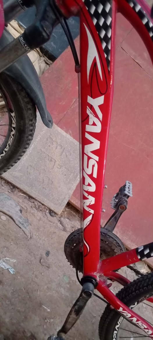 بايسكل امريكي باب اول نوع جبلي ممتاز جدا 
اغلب اغراضه بدلتها جديد و كامل ينقصة فقط ستان وقوف
و البريك ياباني اصلي نوع دسك مو مخدات
النظافة موضحة بالصور نظافة جيدة جدا 90٪ بغداد, العراق


**إذا كنت صاحب هذا الإعلان وتريد حذفه لأي سبب، رجاءا أرسل رسالة إلى الدعم الفني**