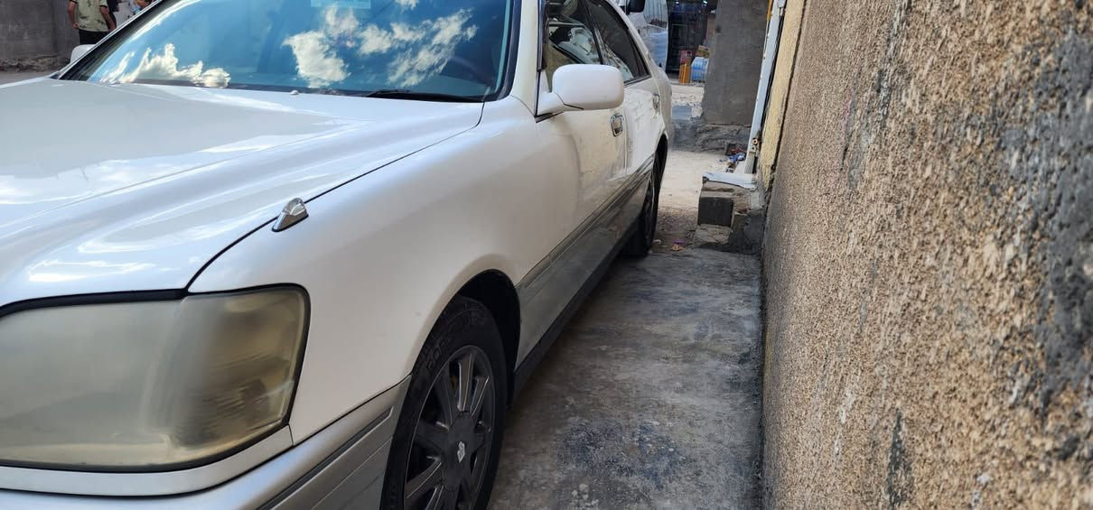 السلام عليكم
تيوته ملكه 
موديل 2004 
دكمتين سياره فول واحد علا واحد 
تبريد ثلاج 
السياره بيها كصه قماره فقط باقي كفاله عامه 
السعر 45 
بغداد البلديات 
***********
