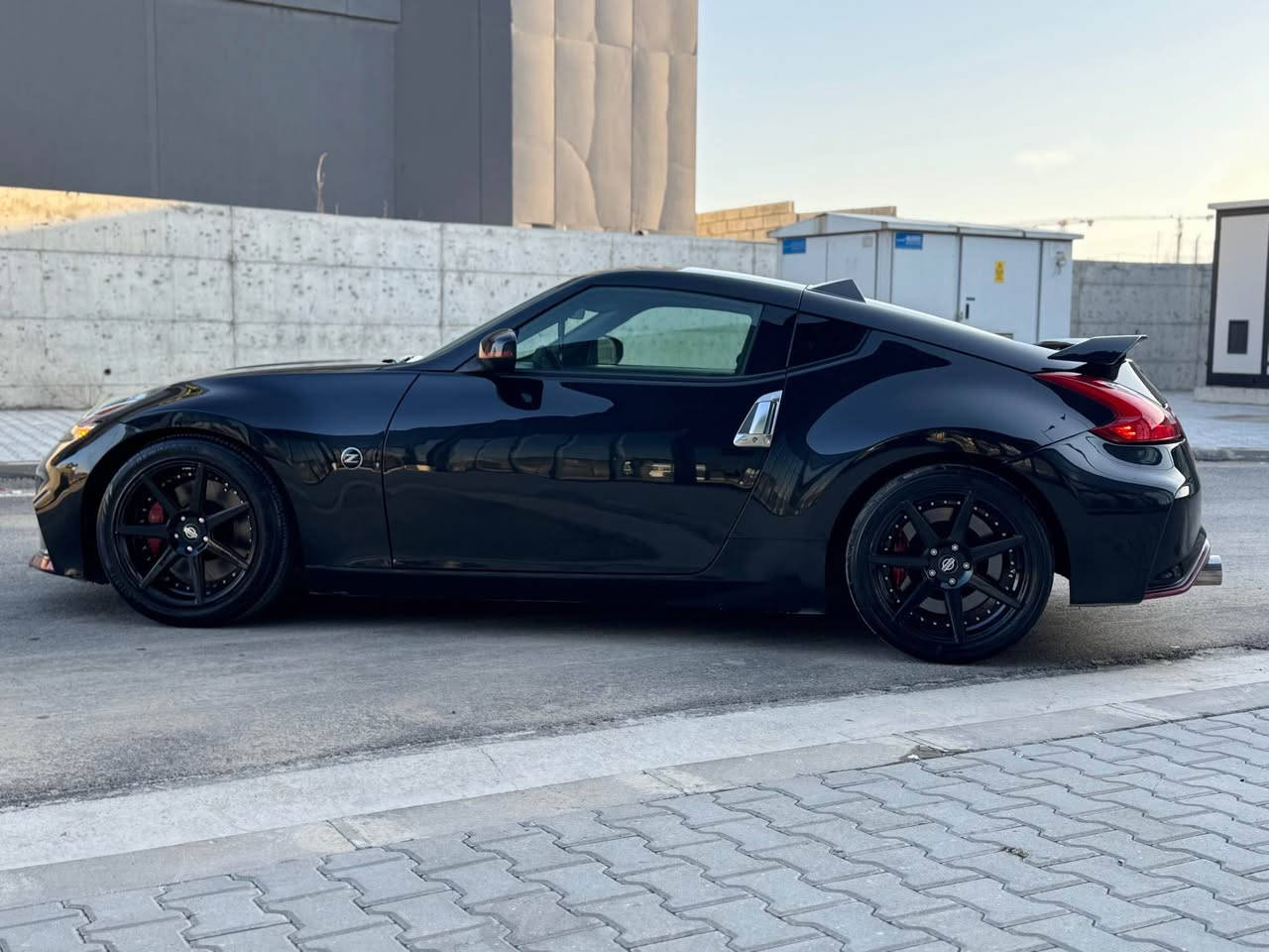 ﷽
Nissan z370 
موديل - 2018 
محرك v6 3.7 
اكسل قفل  نيسمو + برمجه 5 ماب 
داخل جلد احمر  دعاميات نيسمو 
فجوج بريمبو + دسكات جديد بريمبو 
وياله اصليه 2 سايز HORNET 
تايرات خلفي toyo  جديد 
قطعه وحده صبغ بدون ايرباك بدون دواخل 
سنويه وهزه وفحص جديد لحد 2030 
گير محرك شرط 
السياره مابيه مصروف ربع دينار 
كلش جديده السياره 
مكان السياره سليمانيه 
سعر 158 ورقه 
*********** السليمانية, العراق
