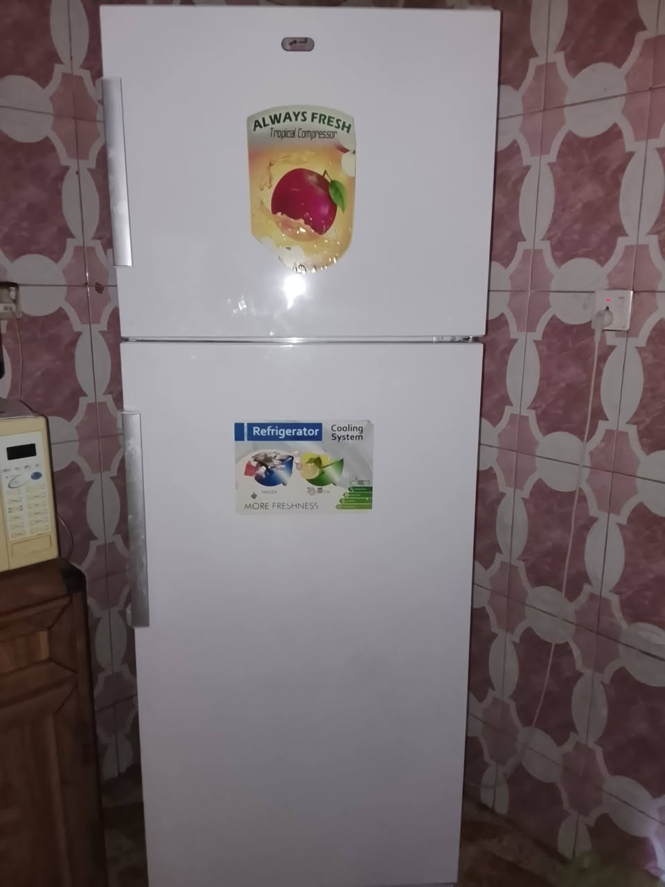 ثلاجه جديده ستعمال قليل للبيع 500وبيهه مجال ***********

