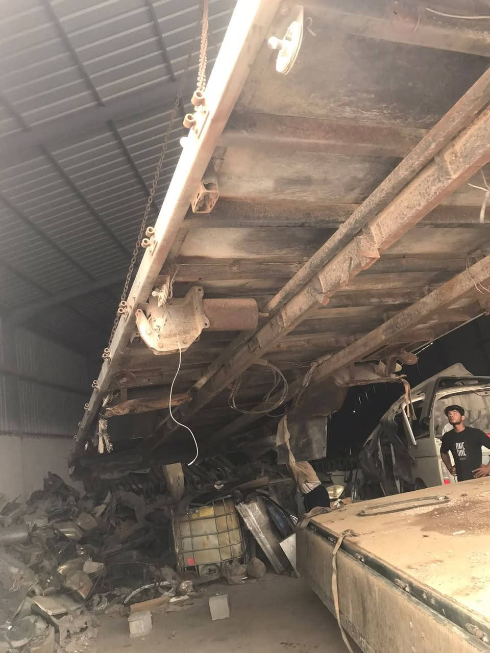 بدي هينو سته وربع اصفاح 60 مع الباب الخلفي جدد  طراحيات حديد مامشدود بالعراق السعر 20 ورقة قفل ***********

