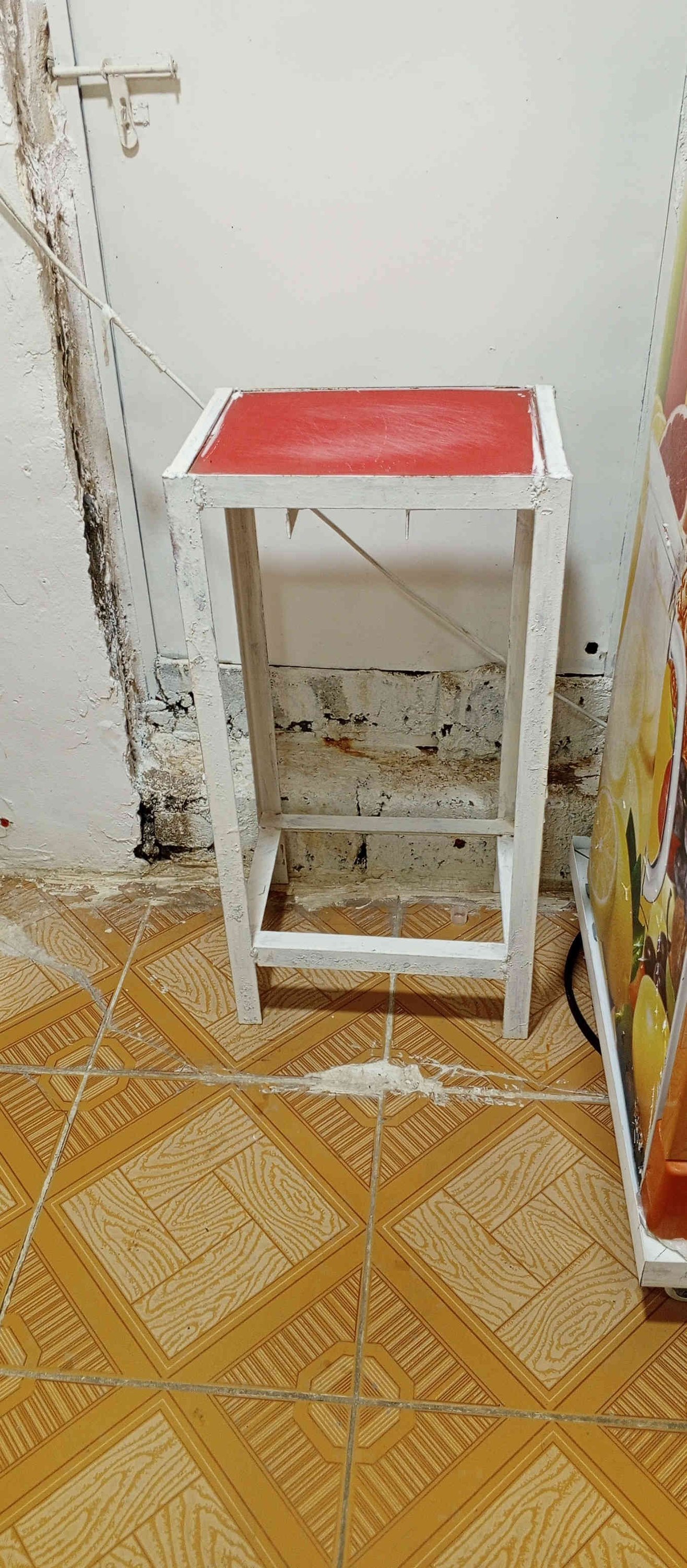 ئه شياي دووكاني مريشك چاكردنم هه يه بؤ فرؤشتن كه م به كارهاتوون كامل دووكانيكي حازره له هيچي كه م نيه
تيبيني له هه لبجه ي شه هيدم 
***********
واتسئاپي له سه ره گه ياندنيشم هه يه به گويره ي توانا
