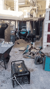 سلام عليكم الي يحتاج خباطه صب ارضيه جعب بيتونه سكف ٥٠ متر رباط اني حاضر شقلي بغداد فقط *********** /*********** اثير بي وتساب #وذا  تحتاج كادر كامل بس عمل هم موجود صب جاهز يمي
