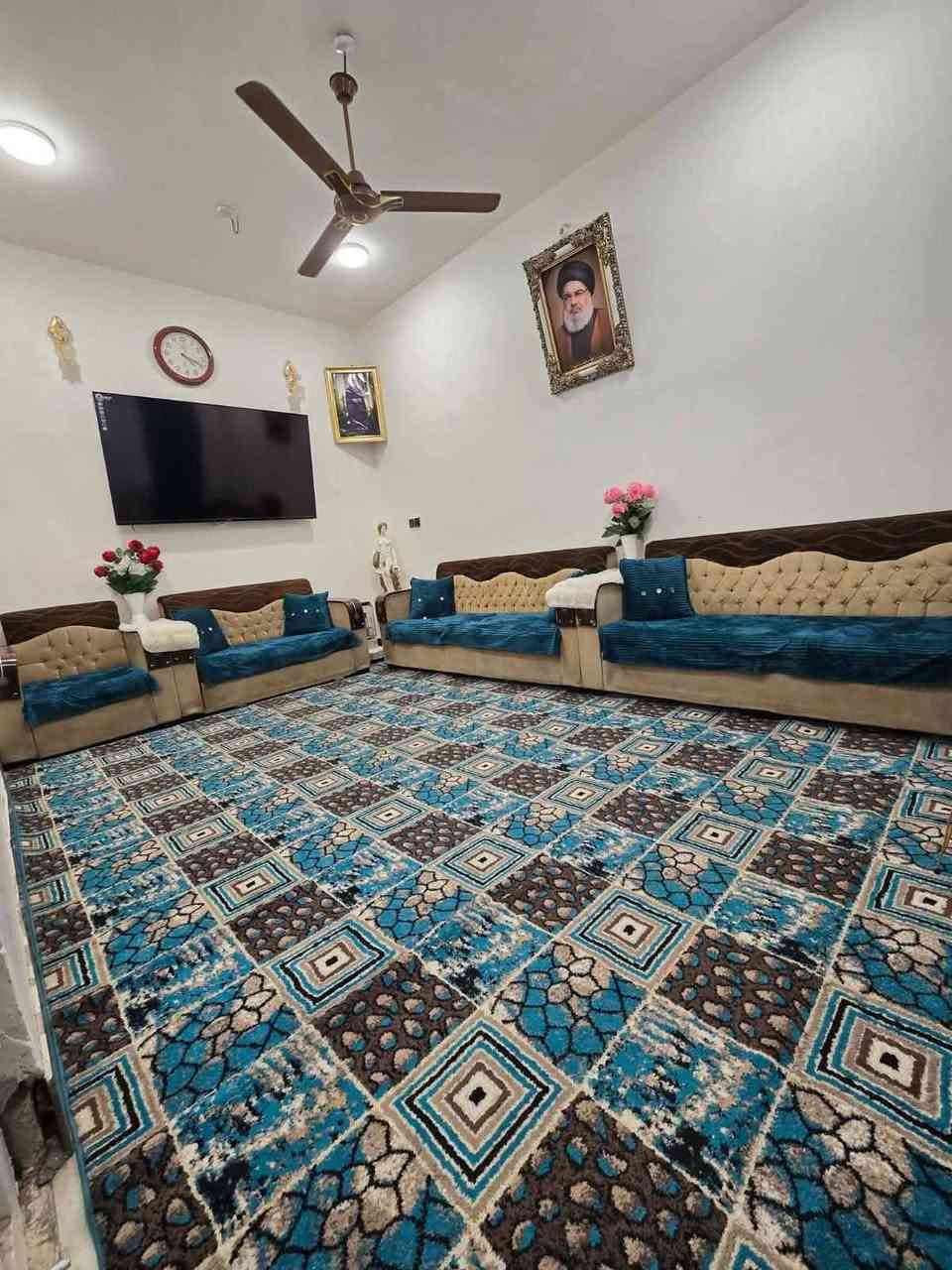 بيت للبيع مساحة 100 متر يحتوي ع غرفتين نوم صاله ستقبال مطبخ صحيات شبانات قرب الحولي يبعد عن الحولي 200 متر السعر 49 وبي مجال قليل الاتصال ***********
