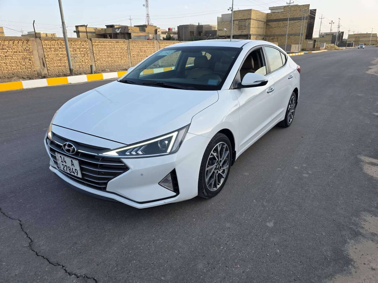 السلام عليكم 
النتره 2020 خليجي مكفوله كفاله عامه ضربه وصبغ وتبديل وفتح وبارد كفاله من شخط فول مواصفات 
ماشيه 73 حقيقي 
محرك الفين دوش كفاله 
سيارة جديدة كارتون جاهزه للاخير 
السعر 173 وبيها مجال الشراي يتصل ***********
