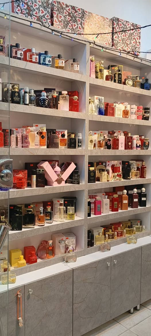 متاح محل عطور وحجابات كامل متكامل بضاعه كامله 
عطور تعبئه اكثر من ١٧٠ نوع 
عطور جاهز اصلي 
عطور جاهز كوبي 
حجابات بكل الأنواع 
ديكور كامل 
سبلت بلازمه جام خانه اناره مع موجهات وشغله خير من ا وبي معاميل بس صارلي ضرف وأريد وعرضته 
اجار مناسب 
وسعر مناسب 
تواصلو على الرقم 
***********
باقي التفاصيل والصور خاص كربلاء, العراق
