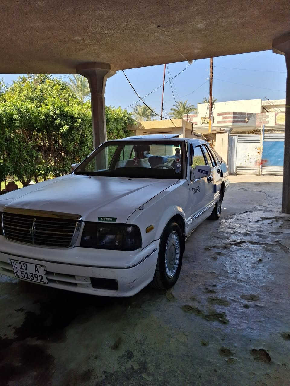 سلام عليكم
نيسان سترك موديل ١٩٩١
باسمي هزه جديده 
سياره كاعده حلوه مثل ماموضح بصور 
تخم تاير جديد 
باتري جديد 
كهربائيات كلها شغاله 
غرفتها حلوه 
تدفئه شغال  تبريد شغال عوزه بس كلج 
ترايك وين ماتريد 
مكان سياره بغداد المدائن 
رقم *********** بي واتساب
