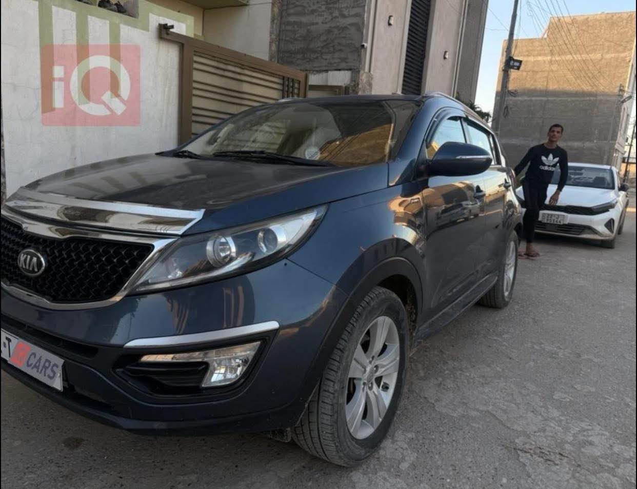 كيا سبورتج 2013 امريكي بدون
صبغ فقط بارد جاملغات مثل ما موضح بالسونار وشاصي شبر تعديل فقط 
كير محرك مكفول تبريد مواصفات كامله 
حساسات كامرا خلفيه منفذ
اوكس لايت اوتماتيك وباقي
بأسمي السياره رقم
وسنويه جديد سعر ١٣٨ ورقه
مكان بغداد الدوره
*********** بغداد, العراق
