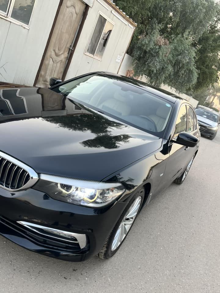 السلام عليكم
 Bmw 530  
الموديل 2018 وكالة العروش ثلاث بصمات 
الفئة لكجري لاين 
السيارة جديدة ع البلاد بدون اي نقص ماشيه ٧٢ الف كيلو متر 
بيها فقط قطع صبغ بدون ضرر اثر شخوط
رقم اربيل بأسمي 
السعر ٢٥ الف دولار وبيها مجال 
المكان بغداد القادسيه ***********
