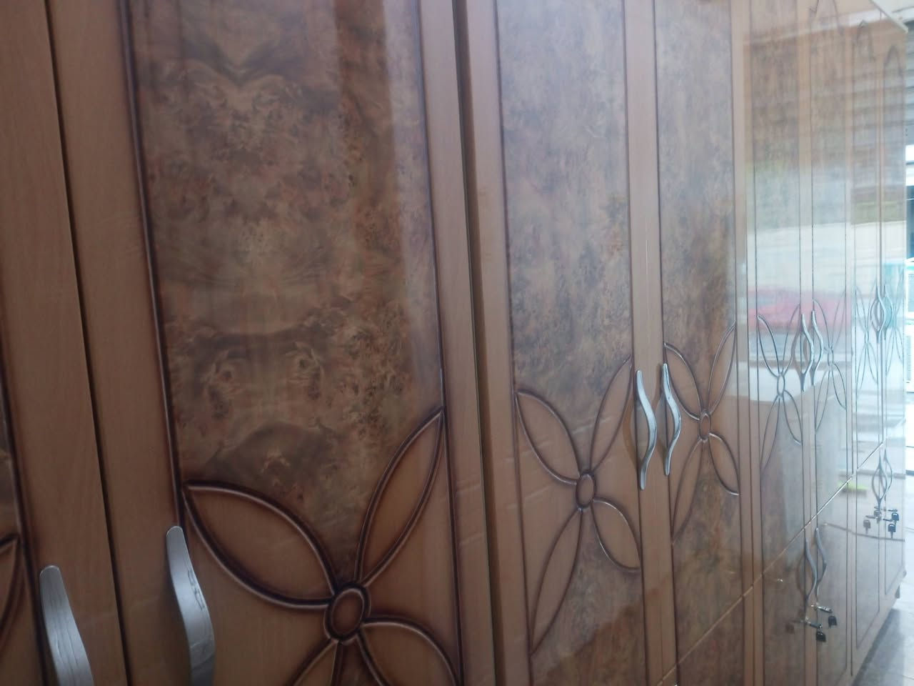 مواد منزليه مستعمل وا جديد لل البيع عينوان سوق حسن قوان مقابل مسجد حسين ملاء وهاب رقم محل ***********
