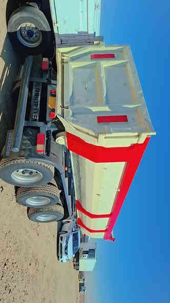 بسم الله الرحمن الرحيم 
النوع . عربانه . بودي قلاب تركي 3 محور دبل تاير 47طن 
حجم ايطارات . 22.5 . مجموعه جوبليس . دنكيل  امامي رفاع 
دناكير حجم 16 كبير  دنكيل مربع 
طخم تاير . جك جبير 
رقم دهوك . سنويه . تحويل مباشر 
عربانه . بدون كسر بدون خياس جاهز لل شغل 
السعر 125 . معا مجال . 
عنوان . معرض هوار . طريق دهوك موصل جمبور عميريه 
***********
***********
