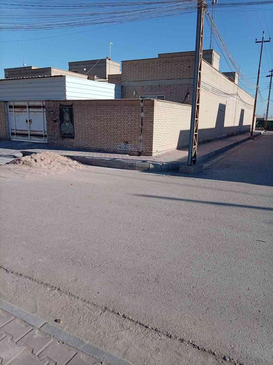 اللهم صلي على محمد وال محمد🤲 بيت للبيع مساحه 200/م طابق واحد دور مجلس محافظة طابو صرف مدار بسم المشتري البيت فارغ جاهز للسكن
للاستفسار//***********//واتساب 📲
