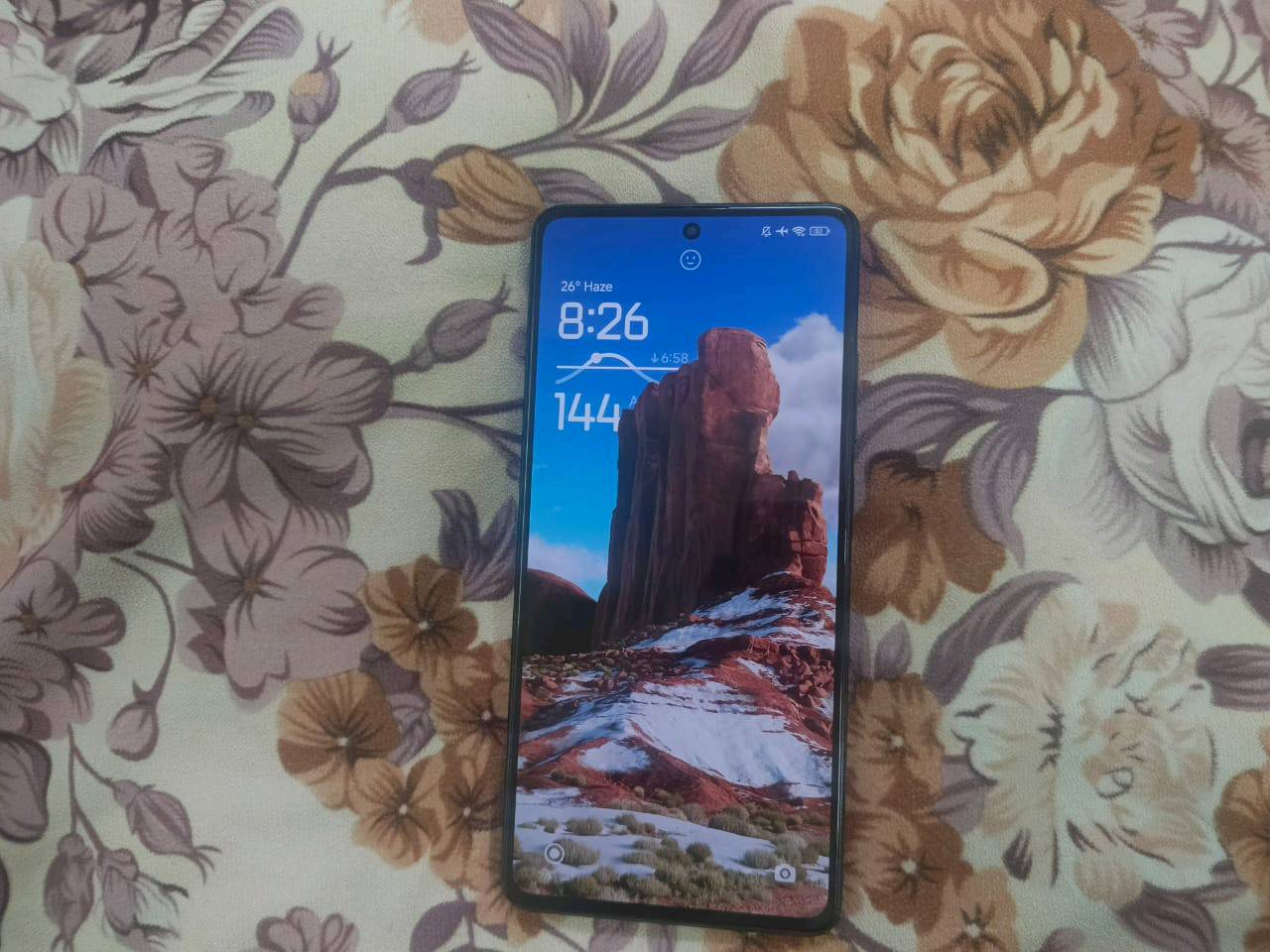يا الله.. للبيع وحش الفئة المتوسطة Redmi Note 12 Pro 5G، الجهاز غني عن التعريف من ناحية الأداء والكاميرا.
الحالة: الجهاز أخو الجديد، نظافة 100%، لا شخط ولا تصليح ولا مفتوح سابقاً.
المواصفات العلى السريع:
الشاشة: AMOLED بتردد 120Hz (سلاسة مو طبيعية بالتصفح والألعاب).
المعالج: Dimensity 1080 يدعم الـ 5G، يشغل ألعابك بدون لاك.
الكاميرا: 50 ميجابكسل بمستشعر سوني (تصويره بالليل والنهار يبيض الوجه).
الشحن: يدعم الشحن السريع 67 واط (تترس البطارية بلمشة عين).
الملحقات: الكارتون وكافة ملحقاته الأصلية وياه.
?? ).
الجهاز عملي جداً وصورته وشاشته توب. المكان بغداد
للاستفسار وتفاصيل أكثر، راسلني خاص أو اتصل على: [7843572486]

السعر:320 الف وبي مجال بسيط خابرني وتأمر