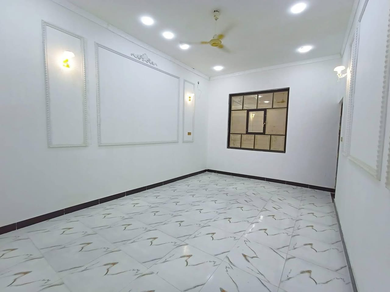 اسعد الله اوقاتكم بكل خير 

***********

عن توفر بيت للبيع  

[#مساحة]( 200 متر 

طابو زراعي عراقي وكاله ونسخه من طابو

يحتوي البيت على 

غرفه نوم 2

ديوان

مطبخ

صاله

صحيات داخلي وخارجي

[#البناءجديد درجه اولى 

منطقه هدوئ

 ومتوفر بيها

جميع الخدمات  ماء كهرباء 

مدارس حكوميه ومدارس اهليه 

شارع 8 متر 

[#السعر 110وبي مجال

[#العنوان بصره ابي الخصيب  

حمدان المعاريف  طريق سيد حامد

جميع الخدمات ماي كهرباء شارع 8 متر 

فارق جاهز للسكن تستلم بيتك عند المكتبة مباشر 

منطقه بقمت الروعه تجي وشوف بلخدمه
