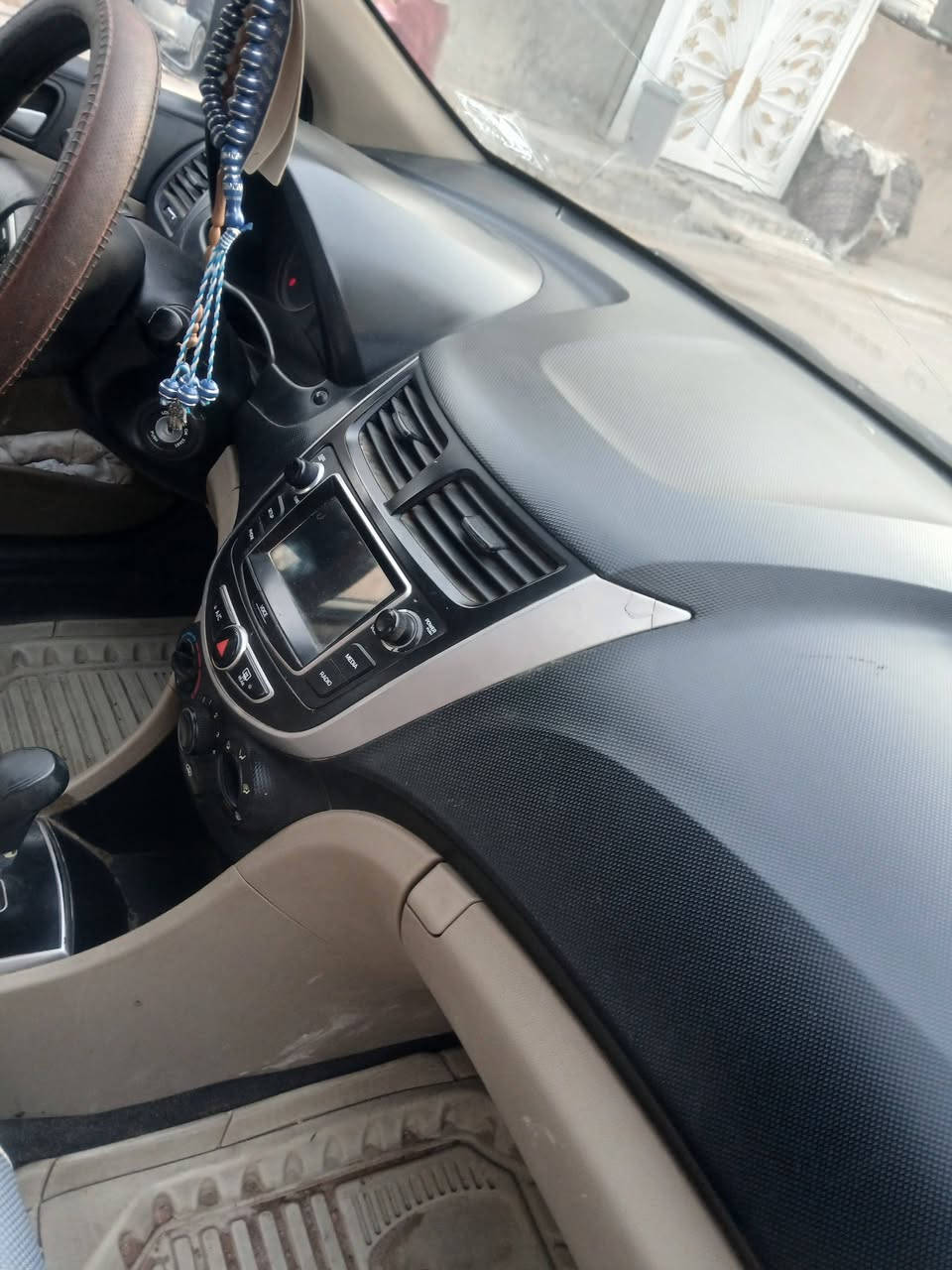 السلام عليكم للبيع أكسنت موديل 2016 مكفوله من الضربه محرك 1400 سعر ٩٠ وبيها مجال للشراء رقمي ***********
