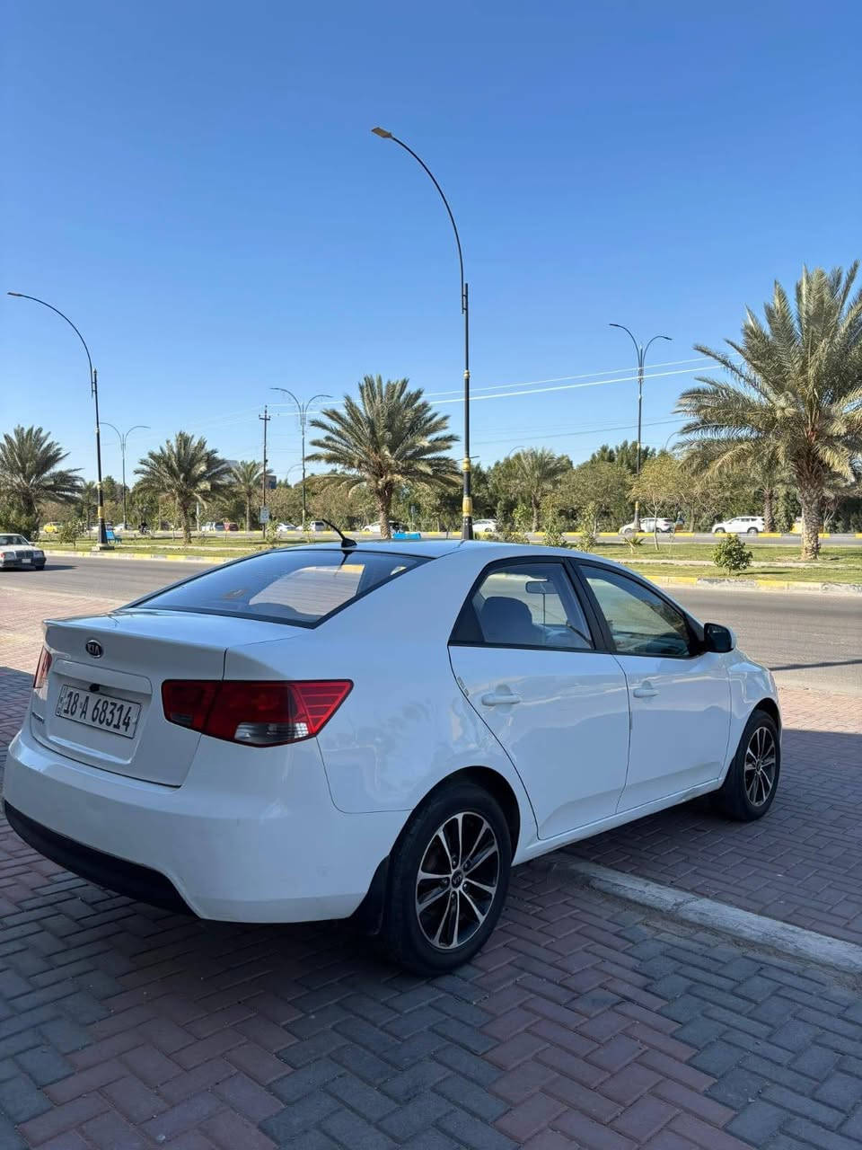 السلام عليكم سياره نوع سيراتو مديل 2012 خلجيه مكفوله كير مكينه حداد تخم تاير تبريد مكينه 1600 دوش السعر98  وبيها مجال بسيط  العنوان كربلاءرقم الهاتف ***********
