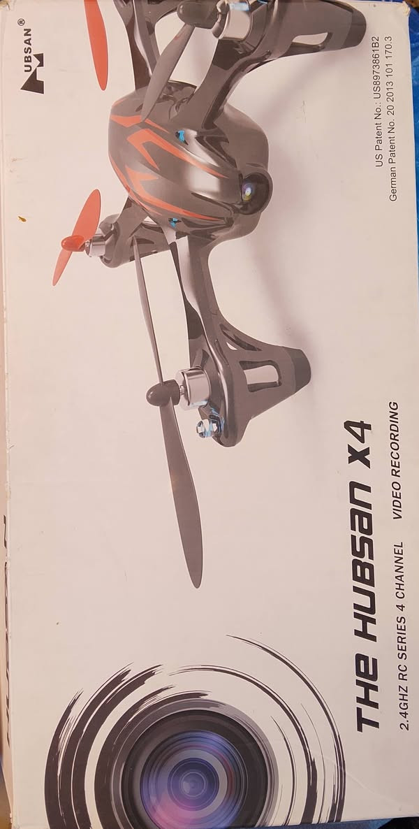 هذه طائرة درون Hubsan X4 H107C ذات الأربع قنوات بتردد 2.4 جيجاهرتز ومزودة بكاميرا لتسجيل الفيديو.تأتي الطائرة بنظام تحكم طيران متطور 
السعر 25 الف


**إذا كنت صاحب هذا الإعلان وتريد حذفه لأي سبب، رجاءا أرسل رسالة إلى الدعم الفني**