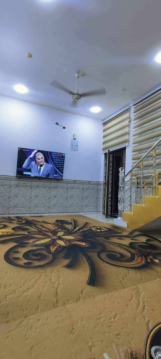 بيت ١٠٠ م للبيع  طابو طابقين بناء حديث درجه اولى الطابق الأول يتكون من غرفه وصاله واستقبال ومطبخ وصحيات والطابق الثاني يتكون من ثلاثه غرف وصاله  وصحيات العنوان حي الفداء شارع المركز  سعر  الشراي يتفضل خاص او يتصل ***********
