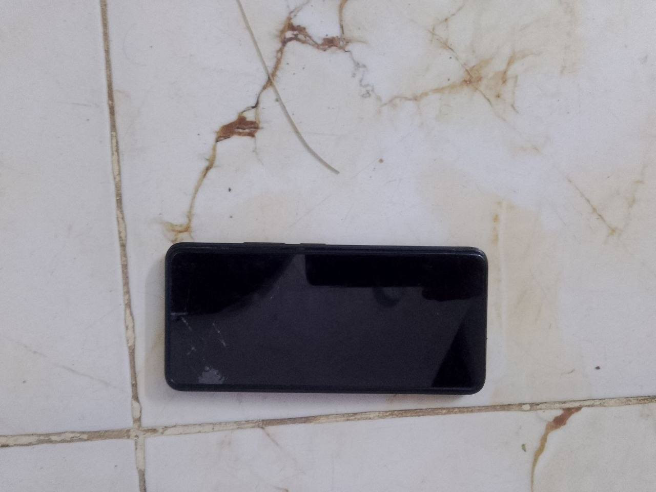 سلام عليكم للبيع ومراوس Redmi ذاكره ٢٥٦ ايفون ١١ الون سود كفاله كل تبديل مابي رقم الموبايل ***********
