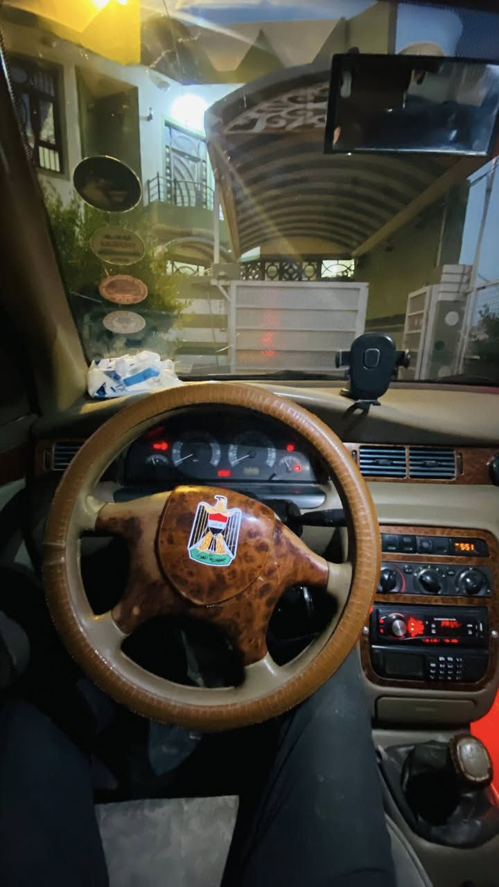 السلام عليكم
سمند 2012 

مكينة كير فرنسي جديد تدفئة تبريد 

بيها جاملغ امامي اليسار مبدل 

السيارة كاملة مثل ما موضح بالصور خياسات وغيرها كله بالصور كدام عينكم 

كهربائيات كلها شغالة

مكانها ديالى 

*********** 

السعر 34 وبيها مجال
