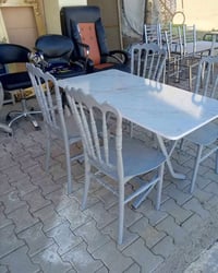 ميز طعام • ٤ كراسي • توصيل مجاني