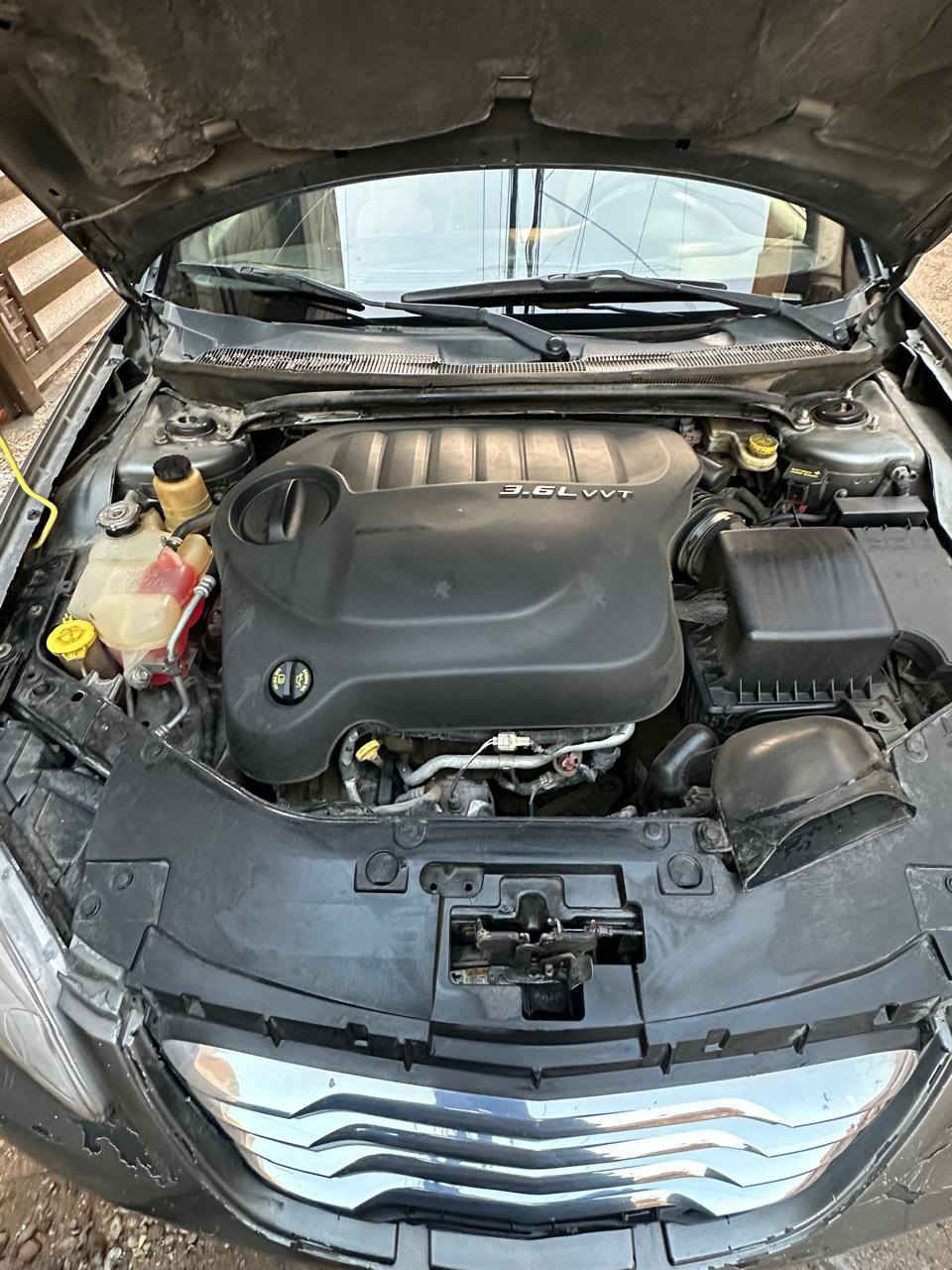 السلام عليكم للبيع سي 200 موديل 2013 وارد امريكي ضربته بس بنيد مبدل والباقي كل ليبل واحد لغود شواصي مكفوله بيه قطع صبغ بدون معجون ابيع احزام  وبيه جراد كلش بسيط بالقماره صور الحادث بالمنشوركير مكينه مكفولات المكينه قبل شهرين مبدله جديده مال حاويه صدر امامي خلفي جديد باتري صار سبوعين شاده جديد محرك 6سلندر 3600 كير7 نمر سياره كلش نضيفه ماشيه 180 معايزه شي فقط غاز تبريد من بدلت محرك ما شحنت غاز للعلم منضومه التبريد كله جديده رقم بغداد انكليزي باسمي جان عندي سونار بس ضاع مني تكدر تتاكد وسويله سونار ترايك للبصره السعر79 بيه مجال قليل حك الجيه مكاني بغداد الشعب ***********
المواصفات 
تحكم ستيرن جهتين كير اوتو+عادي
مري كهربائي 
كشنات كهربائي 
كامير خلفيه مع داش كام امامي وداخل السياره تصور
شاشه حجم جبير شاده ب300الف بغداد, العراق
