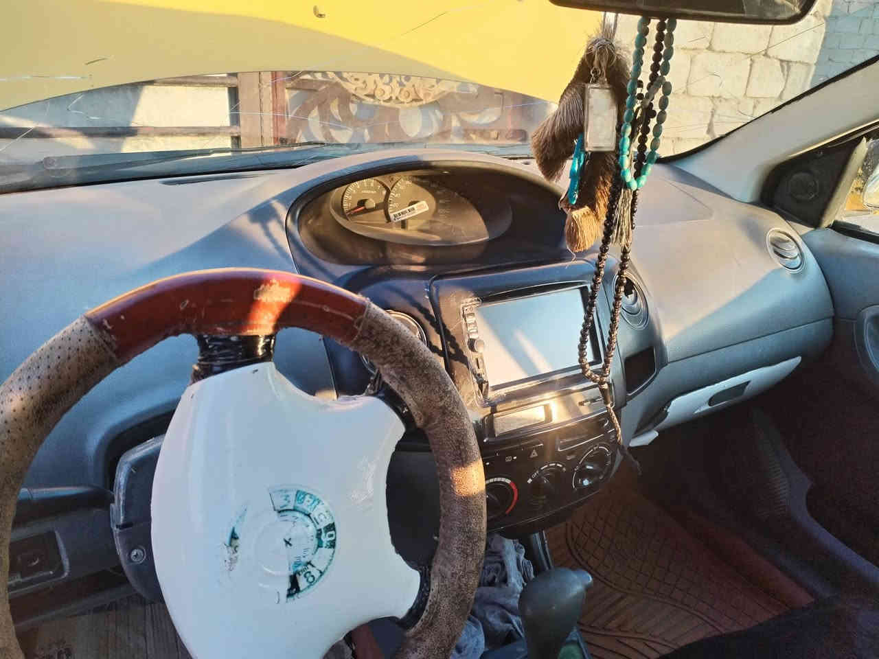 السلام عليكم جيلي ام كي كير ومحرك كورله مصفره هيئه وغرامات رقم واسط السعر 33 وبيها مجال المكان بابل جبله رقم ***********. ***********
