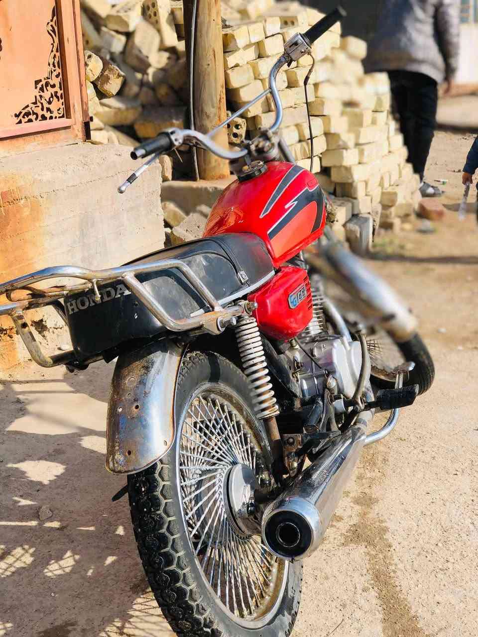 سلام عليڪم تايڪر للبيع سعر 200 مڪان شارع مشروع ***********
