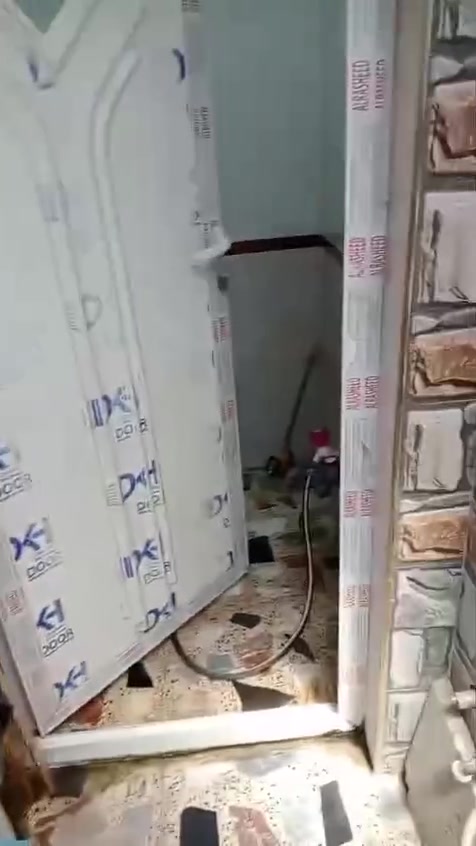 مشتمل 40 م للبيع طابو صرف بناء سنه 2023
العنوان ام الكبر والغزلان شارع مرطبات باندا متكون من 
مطبخ خارجي , حمام , خدمات , صاله 
غرفه نوم طابق ثاني 
سطح 
السعر 90
علماً البيت بي موجر 250 الف ايجاره
***********
