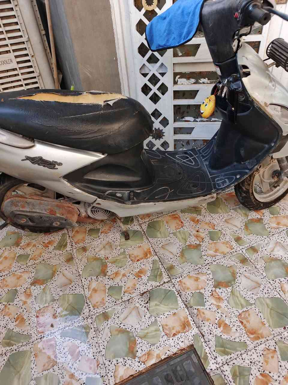 دراجه اكزز 100 للبيع سعره 200 وبيه مجال للتواصل ***********
