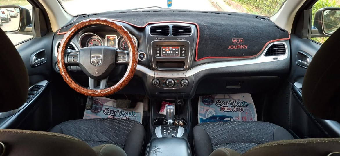 السلام عليكم
دوج جورني موديل 2020 ماشيه 35 mil فقط
حادثهه امامي بيهه بنيد ودعاميه مصبوغات
7 راكب 
تدفئه + تبريد ثلج قطعه واحده
بيهه كتلوكات الشركه وبصمتين تشغيل
وبصمتين فتح ابواب 
تحكم مري + تحكمات درگه
رقم بغداد دولي بأسمي هزه جديده
السعر ١٢٨ وبيهه مجال بسيط
للأتصال ***********
***********
المكان بغداد عامريه بغداد, العراق
