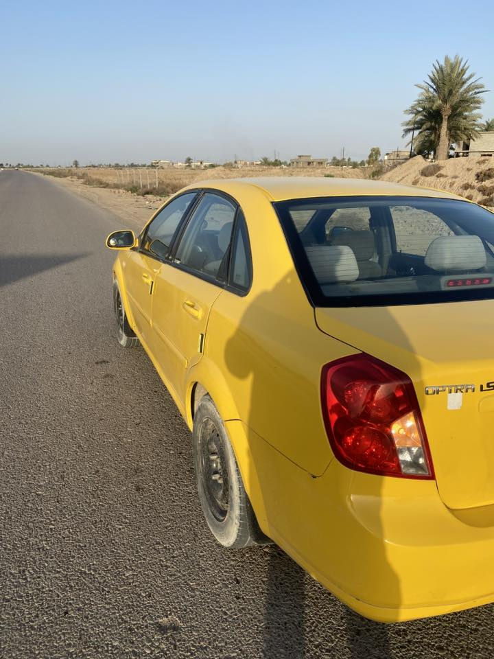 اوبترا 2011 شركة عامة   رقم بغداد انكليزي 

مصبوغة عام تبديل 3 قطع بسبب حادث وللجمالية 
سيارة مرتبة كلش كهربائيات كلها شغالة 
تبريد -راديتر جديد كملريسر جديد وفريز جديد بس شد البواري جنت ناوي ع صيف اشدهن
اصوليات السيارة ب اسمي هيئة غرامات ماكو
 السعر 62 بيها مجال .
شباب بخصوص السعر والمعاملة لتعاملني ب تلفون تعال ويصير خير . 
هذا الرقم بس فقط واتساب *********** العنوان بغداد الدورة
