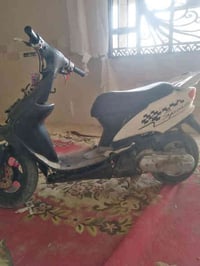 عصفوري للبيع مامفتوحه صوته ناعم سعره ٢٢٥ وبيه مجال عوزه كفر امامي 0778...