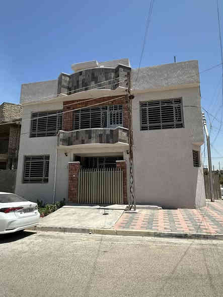 مشتمل ركن للبيع مساحه 68م بناء حديث فول درجه اولى الواجهــة 11.5م
النزال 5.8م يحتوي على 2 غرفه نوم كبيرة مع باقي الخدمات .

📍العنوان: حي البنوك خلف الشارع التجاري موقع ممتاز جداً شارع عرضه 15م.

للأستفسار اكثر مراجعة مكتب القمه للوساطة العقارية في شارع الكنيسة او الاتصال على رقم الهاتـف.

***********

متوفر واتساب
