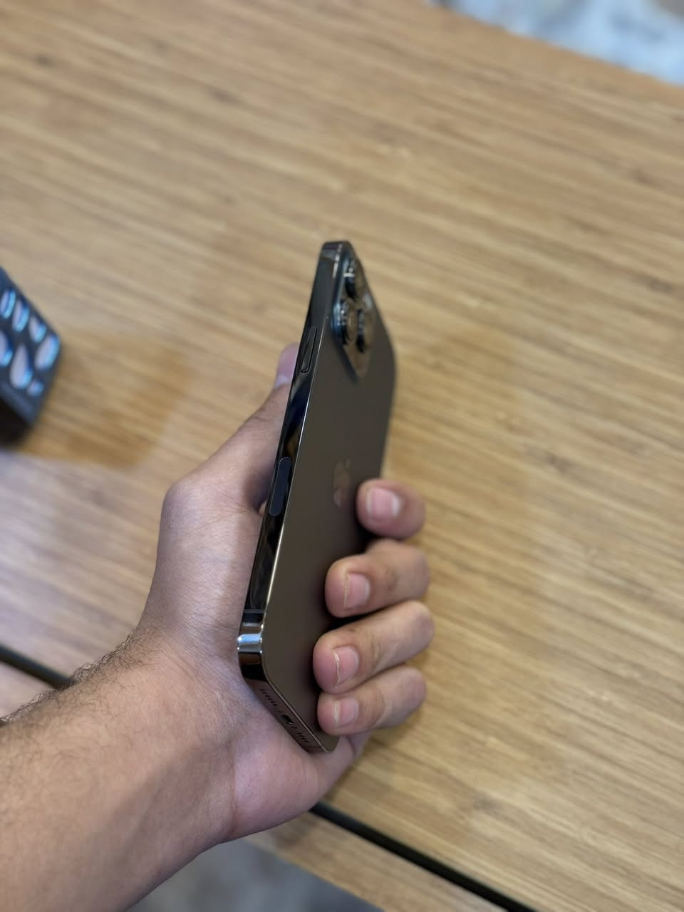 السلام عليكم ايفون 13 برو ماكس
بطاريه 84 ذاكره 256 
جهاز نضيف جدا مكفول من كلشي 
سعره 660 
عنواني بغداد قرب تقاطع درويش السيديه 
***********
