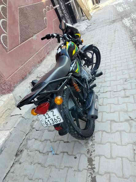 السلام عليكم بوكسر مديل 23 مرقم لوحه وسنويه باسمي هزه جديد ارقام انكليزي دراجه كفاله عامه  مكينه برغي ممفتوح بيها دراجه جديده وبلعافيه عل ياخذها السعر 2450 وبيها مجال مكاني بغداد الحريه رقم ***********
