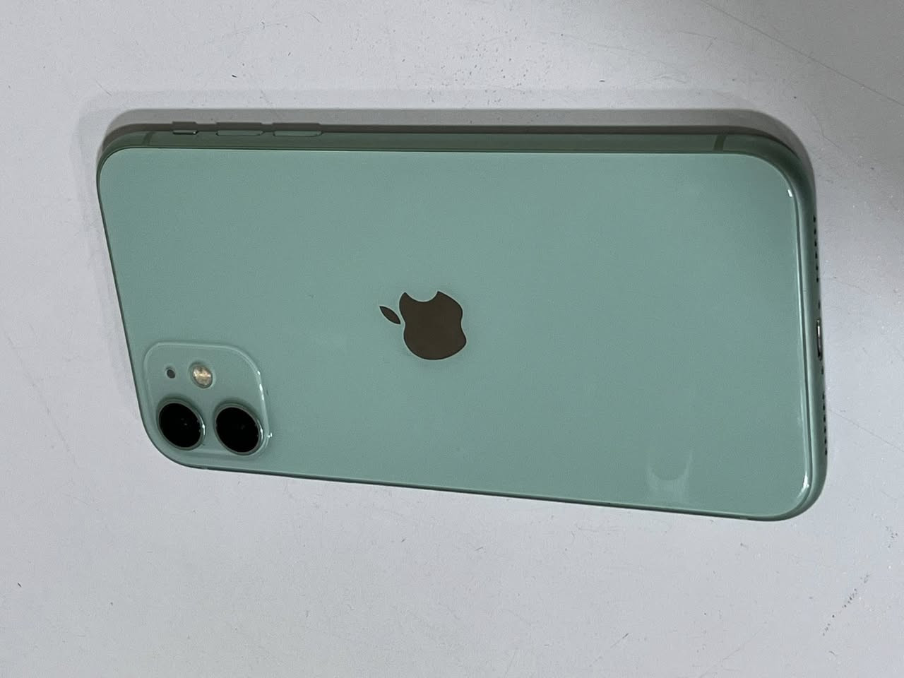 السلام عليكم 
ايفون 11 عادي ذاكره 128 بطاريه 84 شرط لامصعده ولا مبدله ولاشي جهاز حيل حيل نظيف شخط ما بينو معانو كارتون وكيبل شحن السعر 300 وبي مجال بسيط 
*********** واتس اب فقط متواجد
