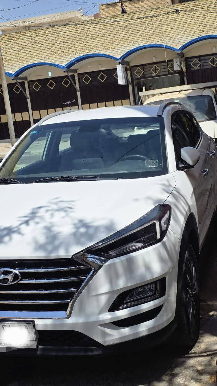 توسان موديل 20
خليجي محرك 2000
كفالةعامة 
رقم بغداد 
كمرتين خمس عدسات 
ماشية 83 الف

***********
***********
