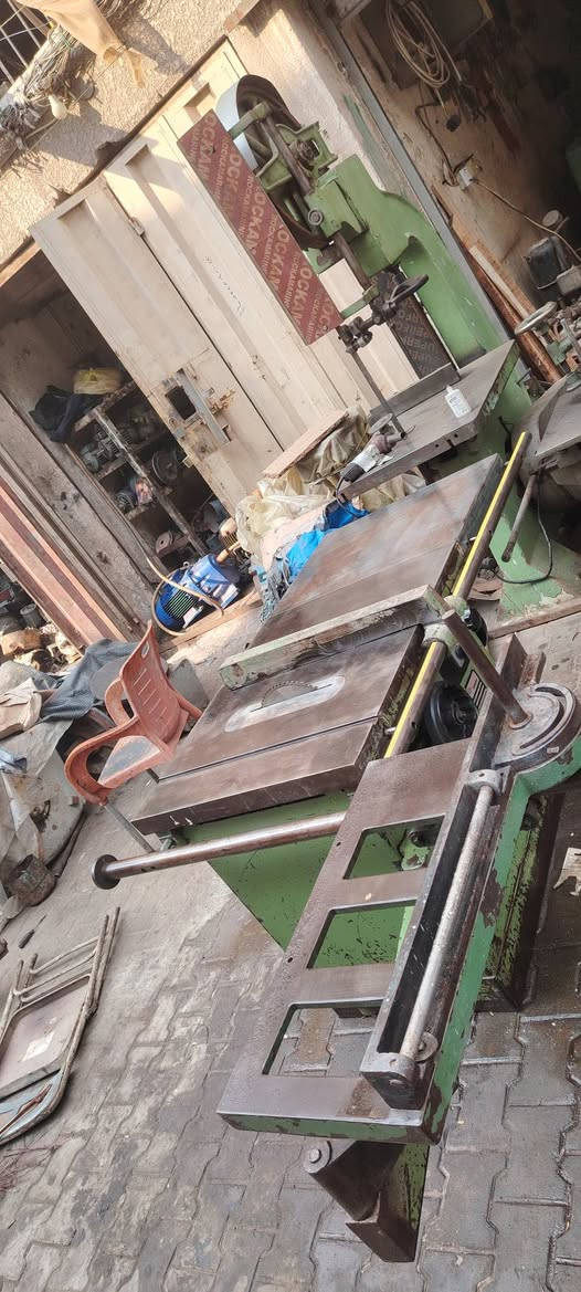 منشار تركي الصنع موسسه ابلادي العربانه ترجع 110سم ويفتح الكشاو 125سم  السعر 13 ورقة مكان بغداد النهضة شارع الهادي رقم ***********
