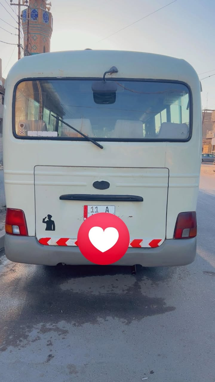 السلام عليكم 
كوستر هونداي كاونتي 
موديل 2001
بتره 25راكب 
رقم بغداد أنكليزي
مصفره هيئة و غرامات 
تخم تاير جوبلس 6 جديد
صدر جديد ورك جديد 
سياره مابيه نقص برغي
سياره كامله من كل الجوانب
عنون بغداد  
رقم الهاتف ***********
