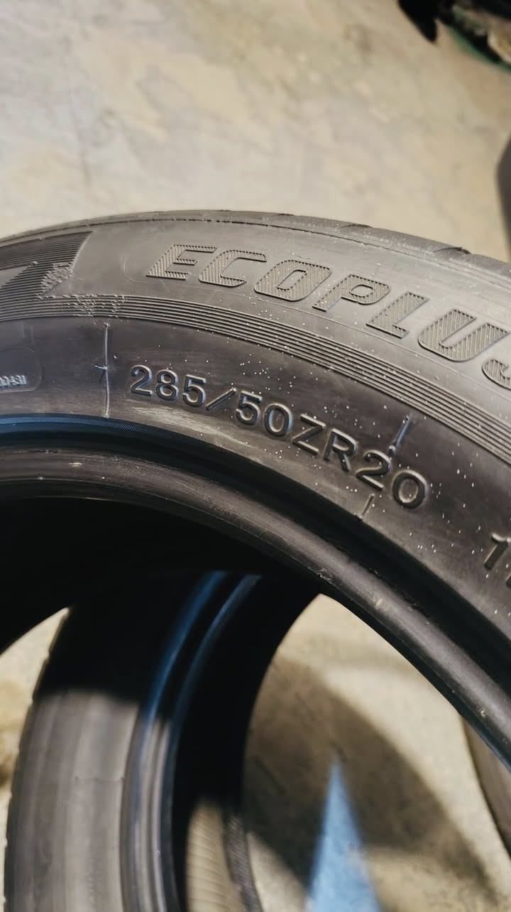 تايرات مستعمل جيب   موديل 22 23 حجم 255/55/20 واحد 285/50/20 عدد/2  سعر الواحد 25 الف عنوان جزيرة السياحية بغداد رقم الهاتف ***********
