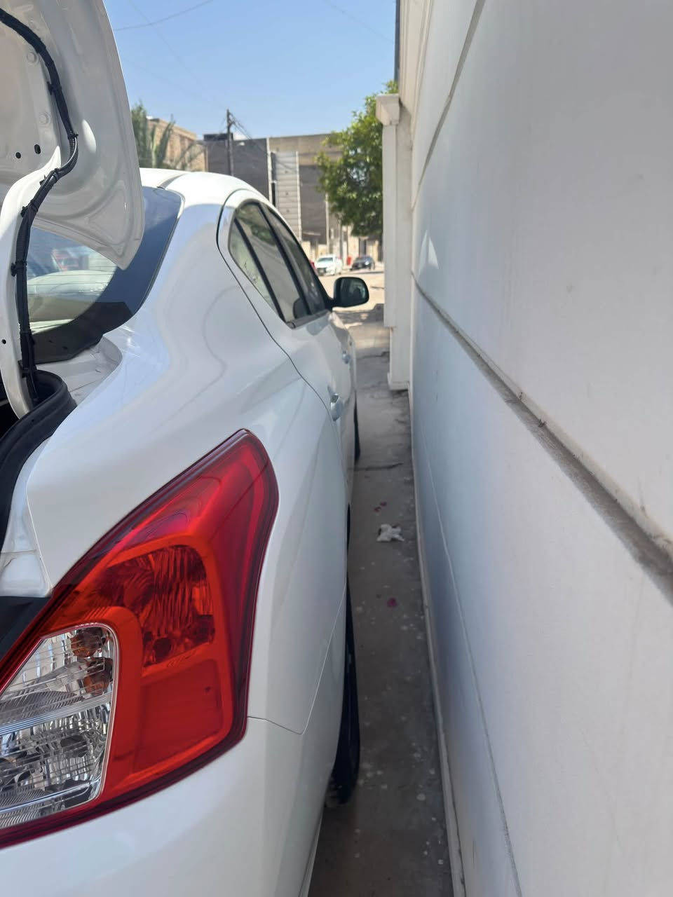 السلام عليكم اخوان سني هندي موديل ٢٠٢٥سيارة ماشية ١٢٠٠٠دوشمه جديدة وعازل جام مسويله سيارة جديدة وكالة السور مصارلي اشهر من أخذته جديدة والسيارة بااسمي رقم بغداد السعر ١٣٨وبيه مجال بسيط الرقم ***********
