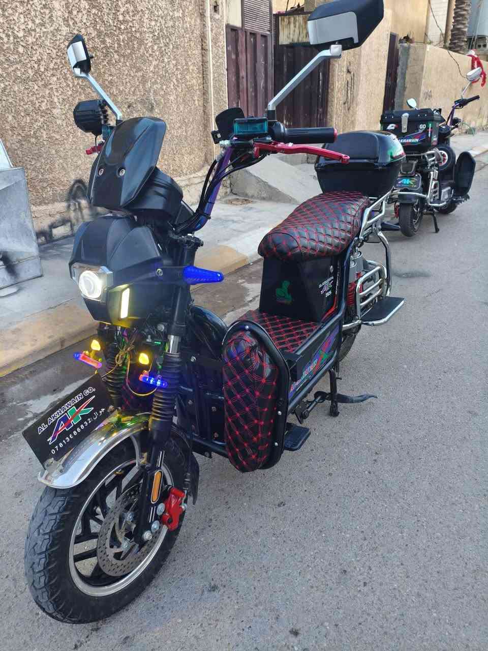 دراجة جبلي موديل 25 فول نظافة 6 بطاريات ام البصمة ..
البطاريات عدد 6 نوع الولي 32 امبير فول وعالفحص ..
الكهربائيات كلها شغاله .. مانع سرقة .. تشغيل عن بعد .. بصمة اصبع تشغيل .. لايت عالي ناصي .. دبل اشاره .. تثبيت سرعة .. نشرات ملونه جانبيه واماميه ..
دوشمة جديده .. 
الدراجة نظيفة حيله ومناقصها شي ..
السعر .. 550 .. وبي مجال ..
*********** .. واتساب ..
*********** ..
