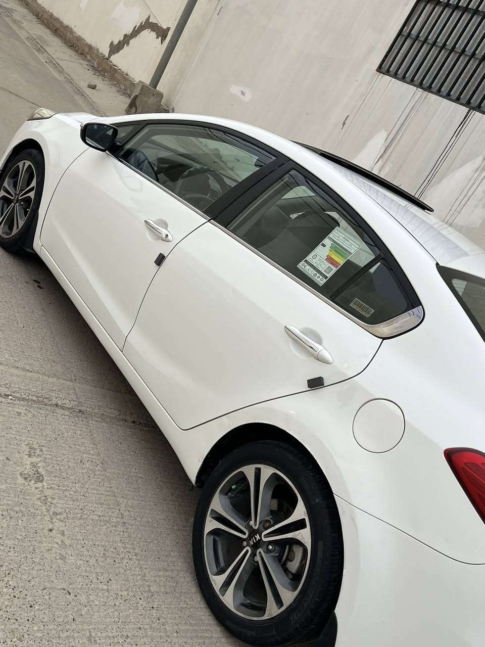 ا كيا سيراتو خليجي فول
-مديل 2014مكفوله من الضربه بيه نص جاملغ الأمامي صبغ بدون فتح اثر شخط 
-فول مواصفات  
-تحم سترين جهتين شفتات 
-مري شفط
-حساست  لد امامي لد خلفي 
-ويل كروم 
-تخم تاير
-باتري جديد 
-مكينه 1600 دووش 
-مكينه لابخار ولاتنقيص 
-تبريد شغال
وبعد موصفات هواي رقم اربيل الماني سنويه نافذه 2024 تحويل اوكاله بيع   اومراوس 
-سعرها 115$ بيه  مجال الاستفسار ***********او ***********
