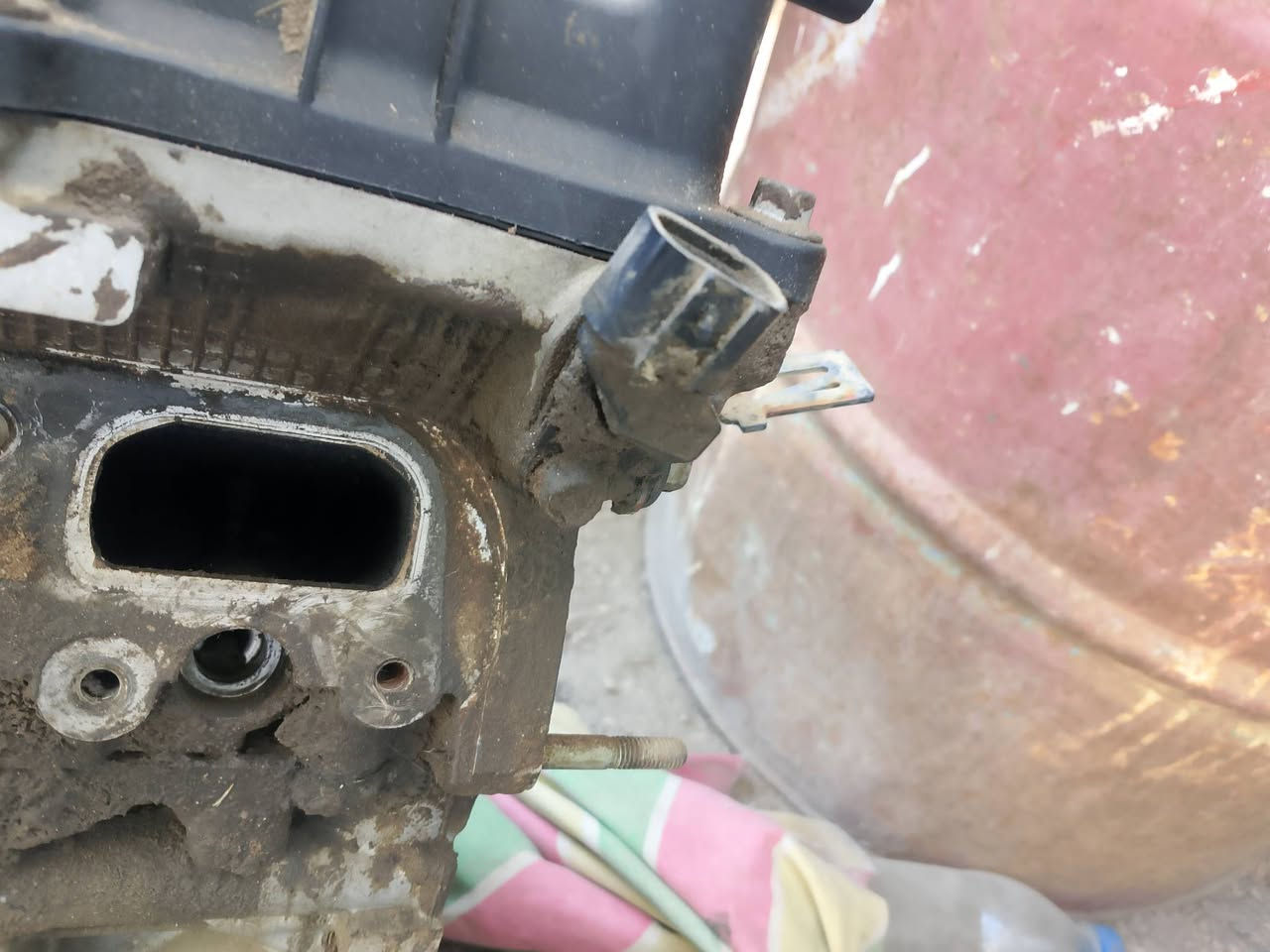 سلام عليكم محرك سوناتا امريكي. موديل 2012للبيع بدايت تبخير المحرك ناعم للاتصال ***********
